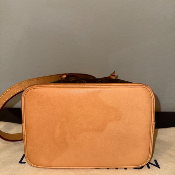 Louis Vuitton- Petit Noé Monogram canvad bucket bag - Picture 5 of 10